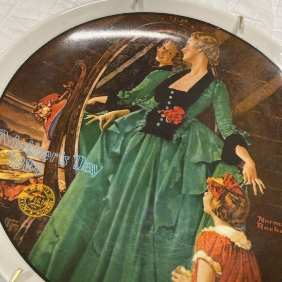 Norman Rockwell Decorative Wall Plates Set with Artistic Designs - Picture 3 of 6
